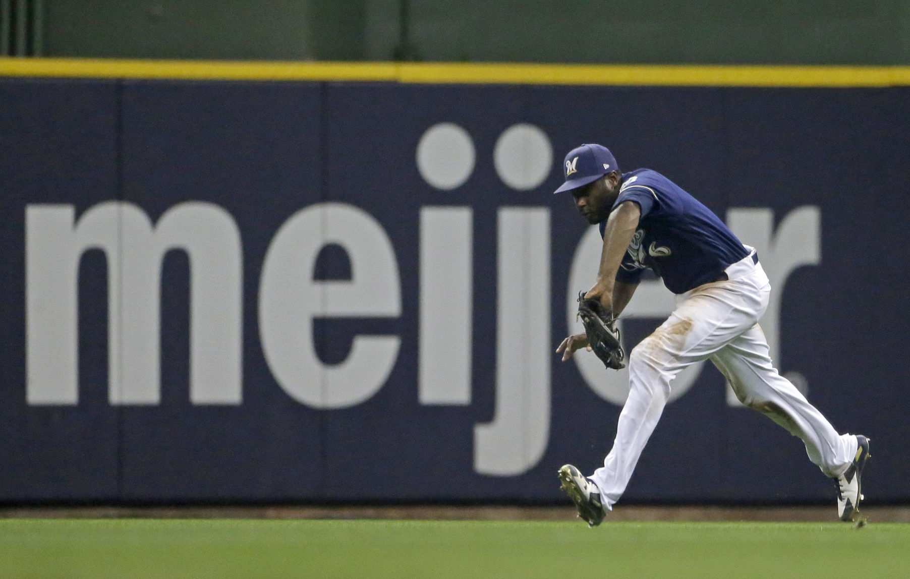Cubs Brewers Baseball (Game 2)